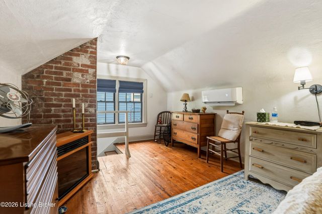 119 N Hubbards Ln, Louisville, KY 40207