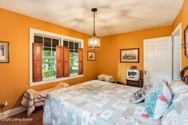 119 N Hubbards Ln, Louisville, KY 40207
