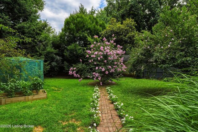 119 N Hubbards Ln, Louisville, KY 40207