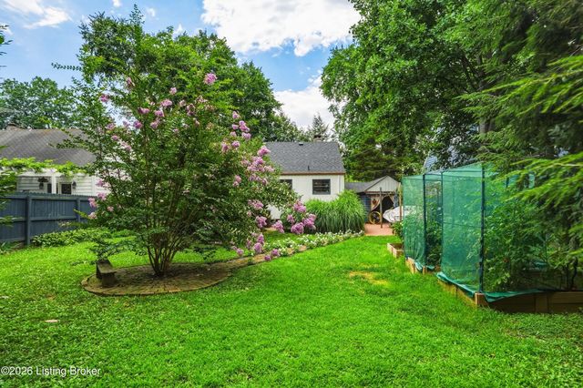 119 N Hubbards Ln, Louisville, KY 40207