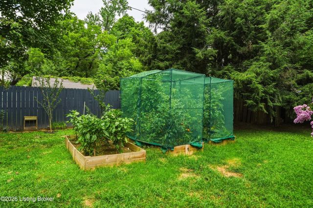 119 N Hubbards Ln, Louisville, KY 40207