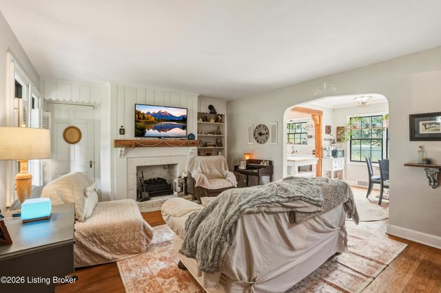119 N Hubbards Ln, Louisville, KY 40207