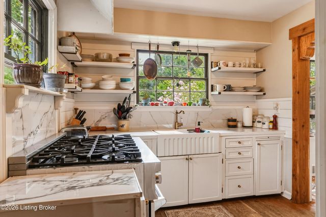 119 N Hubbards Ln, Louisville, KY 40207