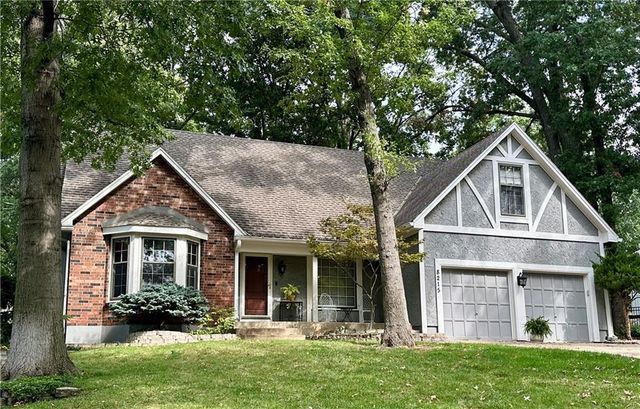 8215 Rosehill Road, Lenexa, KS 66215