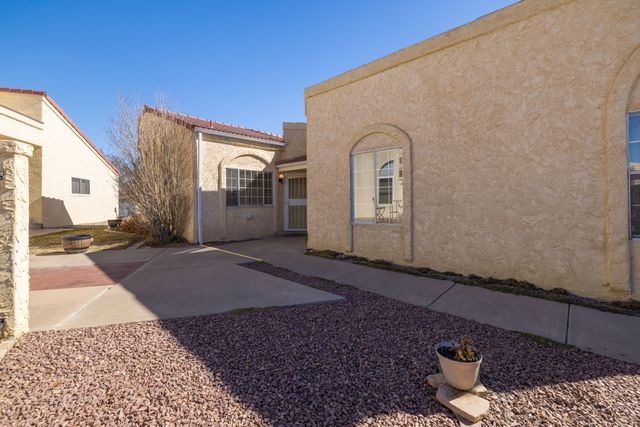 570 Eastlake Drive SE, Rio Rancho, NM 87124