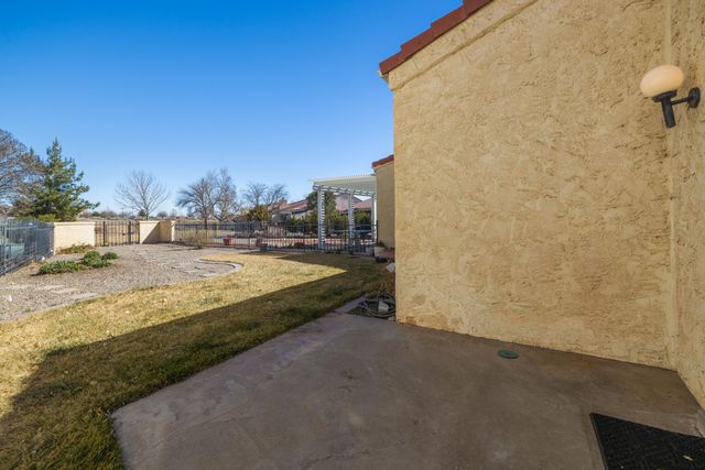 570 Eastlake Drive SE, Rio Rancho, NM 87124