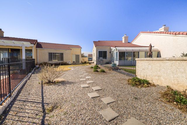 570 Eastlake Drive SE, Rio Rancho, NM 87124