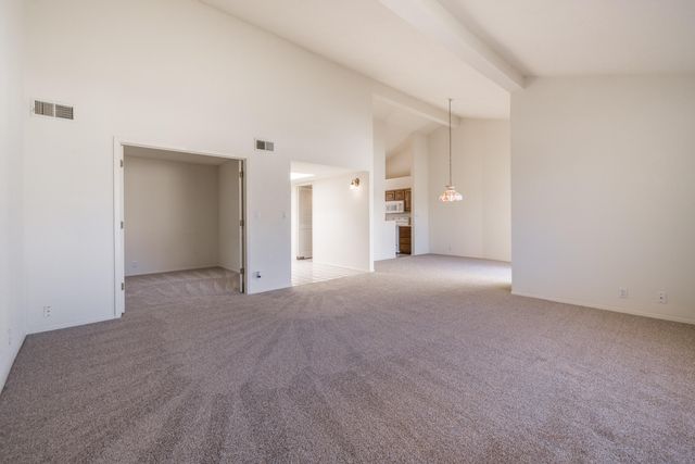 570 Eastlake Drive SE, Rio Rancho, NM 87124