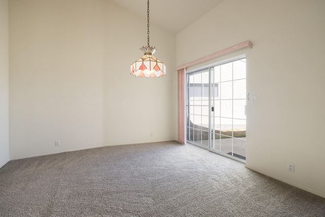 570 Eastlake Drive SE, Rio Rancho, NM 87124