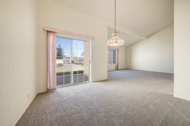 570 Eastlake Drive SE, Rio Rancho, NM 87124