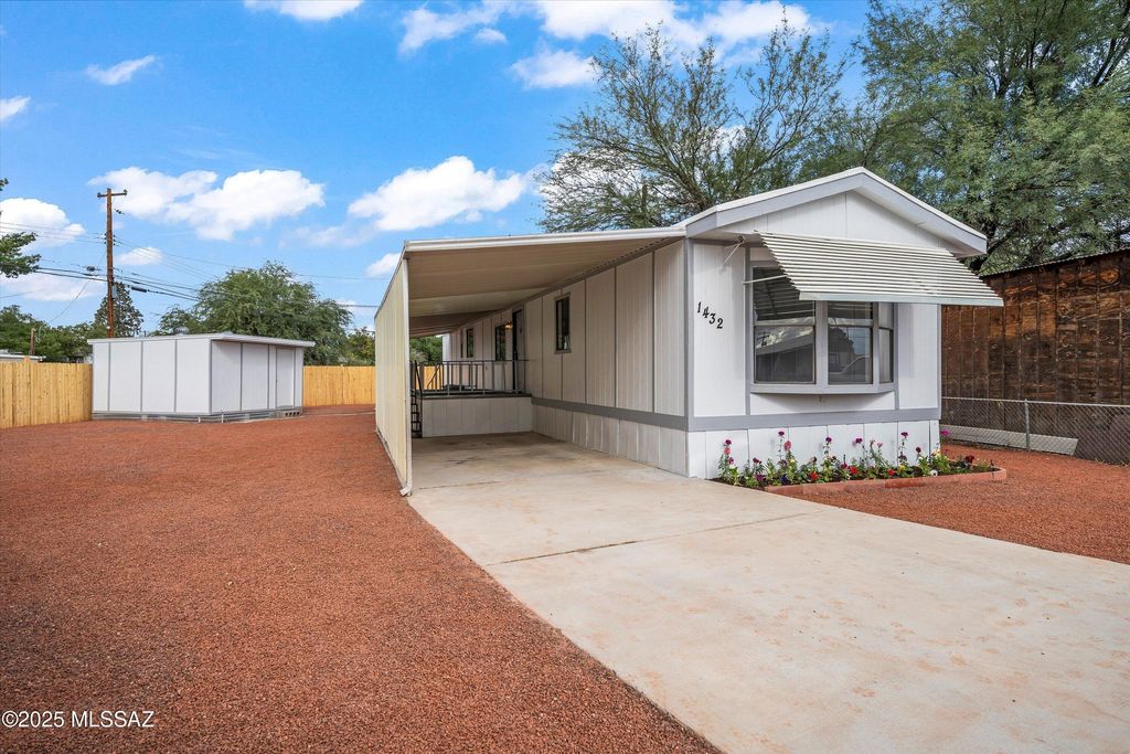 Image 1 of property listing at 1432 W Buena Tierra Place, Tucson, AZ 85705