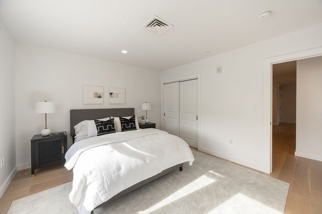 16 Boardman St 105, Boston, MA 02128