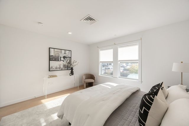 16 Boardman St 105, Boston, MA 02128