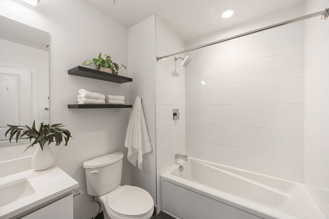 16 Boardman St 105, Boston, MA 02128
