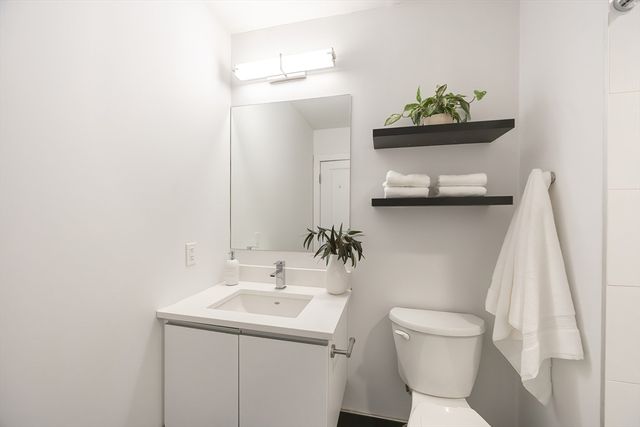 16 Boardman St 105, Boston, MA 02128