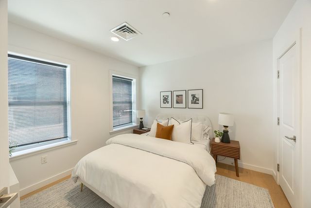 16 Boardman St 105, Boston, MA 02128