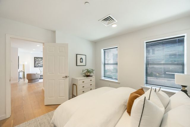 16 Boardman St 105, Boston, MA 02128