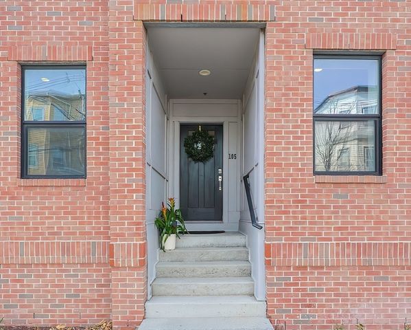 16 Boardman St 105, Boston, MA 02128