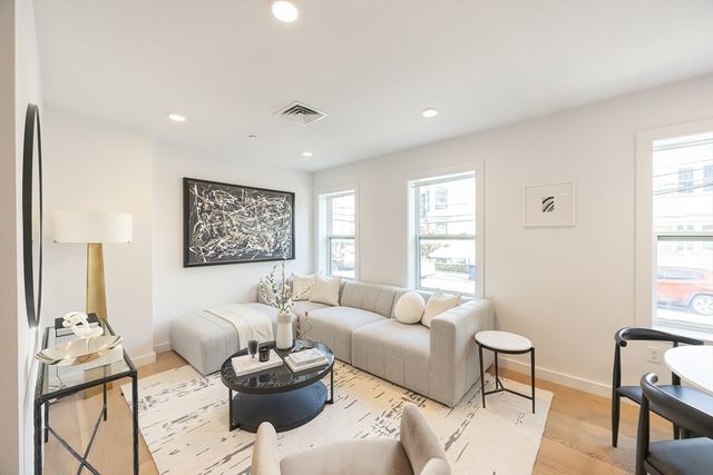 16 Boardman St 105, Boston, MA 02128