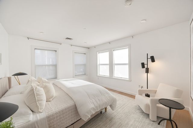 16 Boardman St 105, Boston, MA 02128