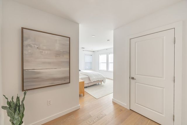 16 Boardman St 105, Boston, MA 02128