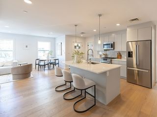 16 Boardman St 105, Boston, MA 02128