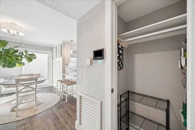 2415 Jamestown Mall 23, Houston, TX 77057