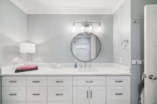 2415 Jamestown Mall 23, Houston, TX 77057