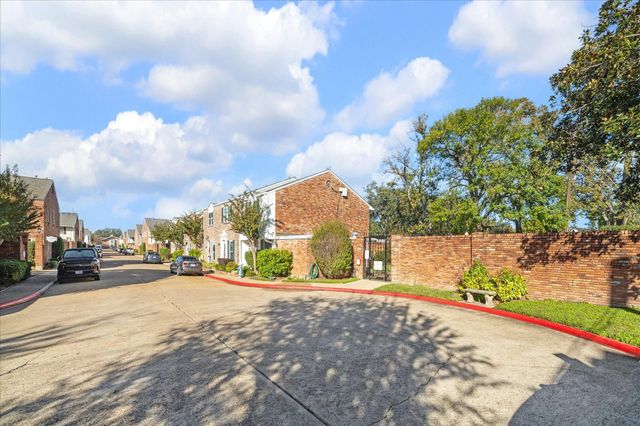 2415 Jamestown Mall 23, Houston, TX 77057