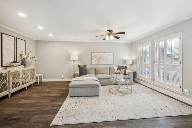 2415 Jamestown Mall 23, Houston, TX 77057