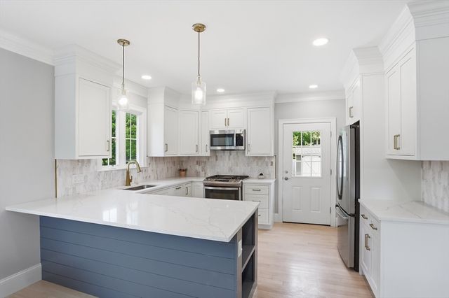 36 Neillian Street 36, Bedford, MA 01730