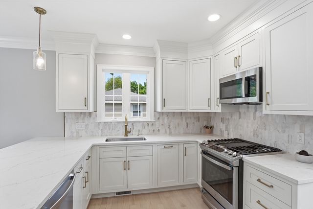 36 Neillian Street 36, Bedford, MA 01730