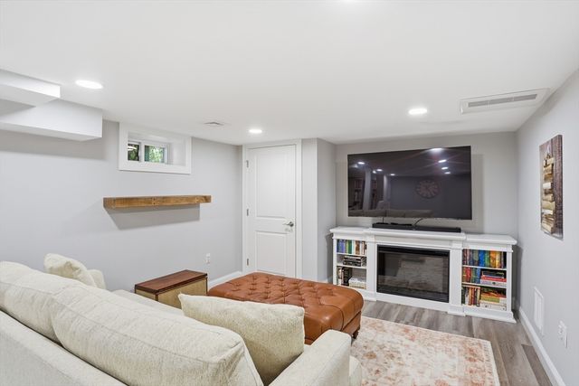 36 Neillian Street 36, Bedford, MA 01730