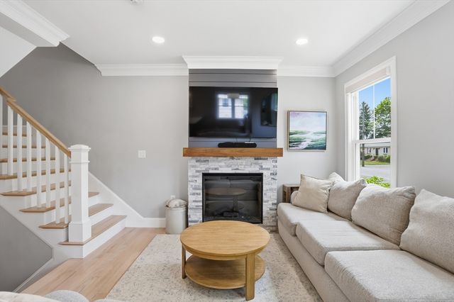36 Neillian Street 36, Bedford, MA 01730