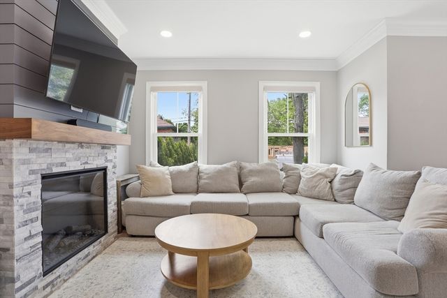 36 Neillian Street 36, Bedford, MA 01730
