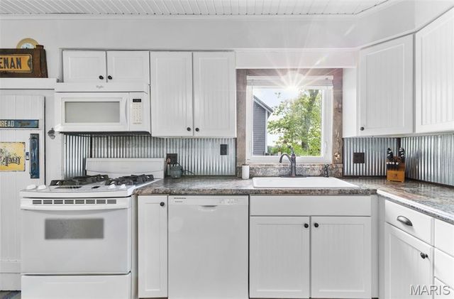 5704 Feezor Road, Farmington, MO 63640