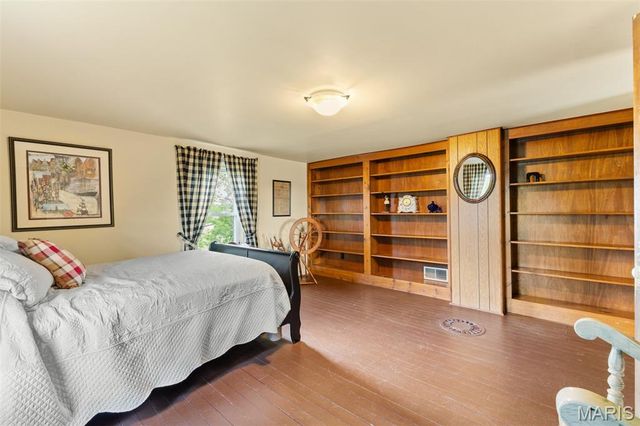 5704 Feezor Road, Farmington, MO 63640