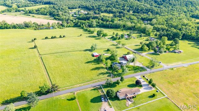 5704 Feezor Road, Farmington, MO 63640