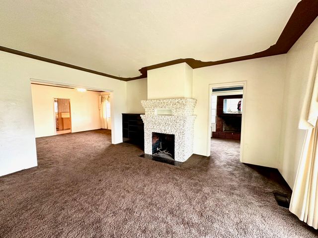 1301 N Douty, Hanford, CA 93230