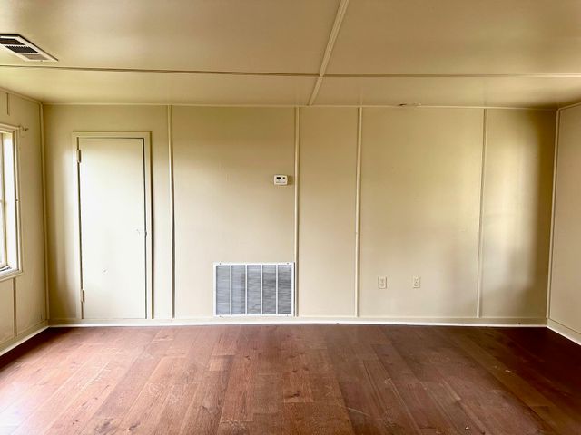 1301 N Douty, Hanford, CA 93230