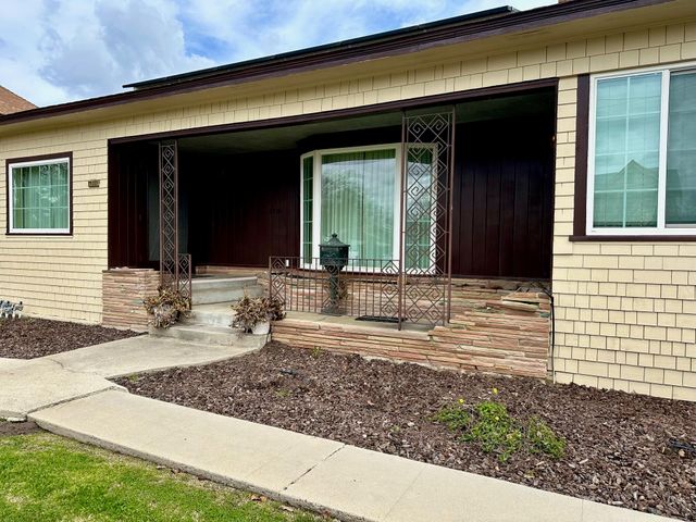 1301 N Douty, Hanford, CA 93230