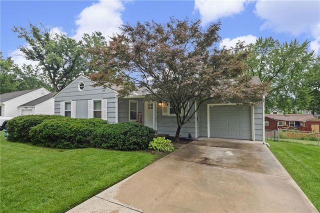 5201 W 71st Street, Prairie Village, KS 66208