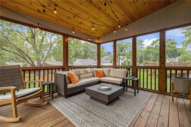 5201 W 71st Street, Prairie Village, KS 66208