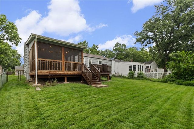 5201 W 71st Street, Prairie Village, KS 66208