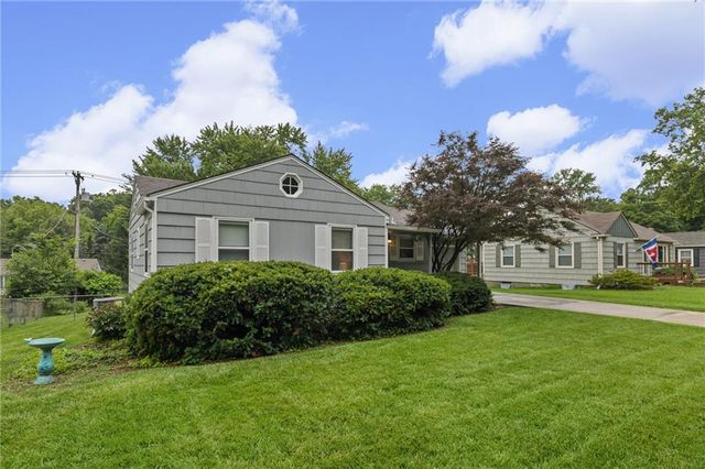 5201 W 71st Street, Prairie Village, KS 66208