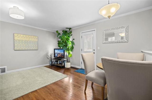 5201 W 71st Street, Prairie Village, KS 66208