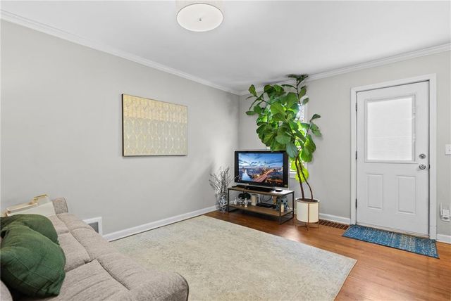 5201 W 71st Street, Prairie Village, KS 66208