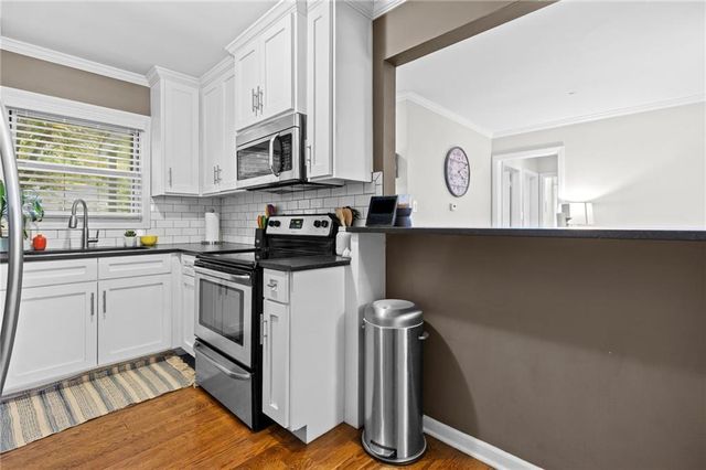 5201 W 71st Street, Prairie Village, KS 66208