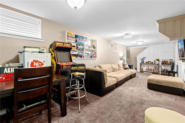 5201 W 71st Street, Prairie Village, KS 66208