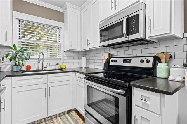 5201 W 71st Street, Prairie Village, KS 66208